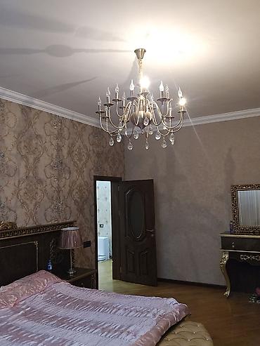pirsagida satilan evler: Satılır – geniş həyət evi - Üç mərtəbəli, mansardlı mülk. - Fasadda — 7