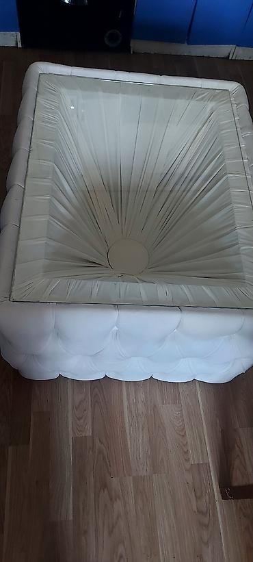 masa transformatoru: Kvadrat masa, Açılmayan, Təkərsiz, Şüşə — 1