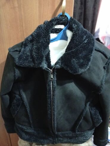 теплая зимняя кофта: Женская куртка-жакет из черной эко-замши с теплой искусственной