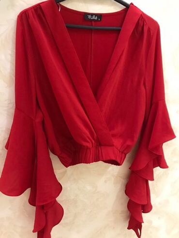 женские атласные рубашки: Kofta s den L olcuye qeder uygundur satilir 15 azn