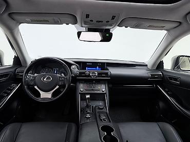 Lexus: Lexus IS: 2019 г., Бензин — 10