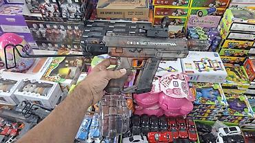 inkişaf etdirici oyuncaqlar: ● Bu, "Uzi Ice Horn" modeli olan elektrikli su tapançasıdır ● Tapança — 3