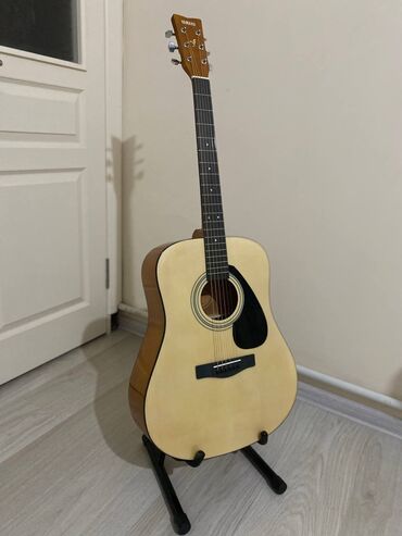 Гитары: "YAMAHA F310" Срочно продаётся акустическая гитара Ямаха ф310 в