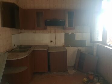 metbex mebeli ustu: Mətbəx mebeli dəsti, mətbəx sahəsində istifadə üçün nəzərdə