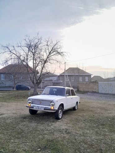 VAZ (LADA): VAZ (LADA) 2111: 1.2 l | 1978 il Sedan