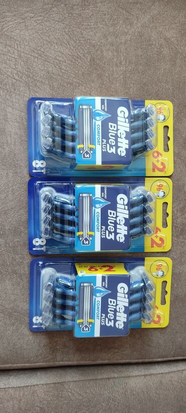 agarmis saclara care: "GILLETTE BLUE 3" üz qırxan . Bağlama 8 ədəd üz qırxandan ibarətdir