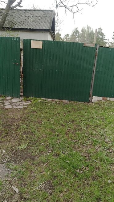 продаю дом в центре города бишкек: 40 м², 2 комнаты