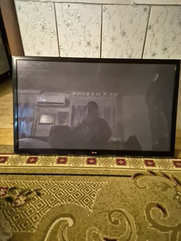 led monitorlar: LG LED televizor - Ekran: təxminən 40–43 düym diaqonal (şəkilə əsasən