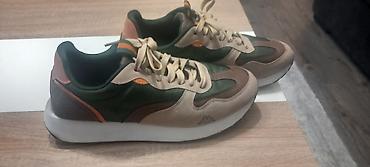 under armour: Patike u dobrom stanju. Broj 42.Novi Beograd blok 62 — 4