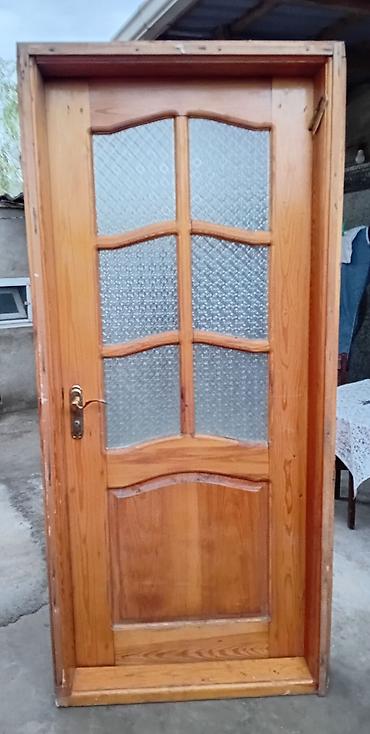 Taxta şüşəli qapı pirintusuda var - Material: təbii ağac