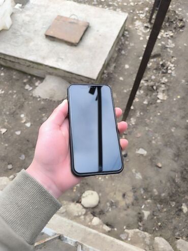 продаю айфон 11: IPhone 11, Б/у, 64 ГБ, Черный, Зарядное устройство, Защитное стекло, Чехол, 83 %