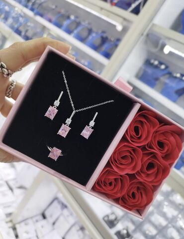 Seplər: Gümüş sep klonla 925 prob qiymət 35 manatdan baslayir.başqa hərflər də — 12