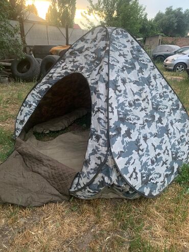 палатка для отдыха: СРОЧНО!!!продам полатку 4х местную, состояние 9-10,не порвата легко