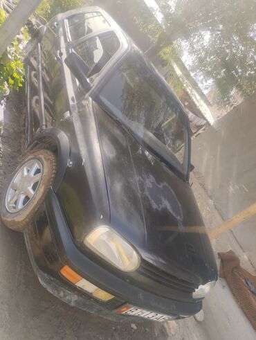 Volkswagen: Volkswagen Golf: 1993 г., 1.6 л, Механика, Бензин, Седан