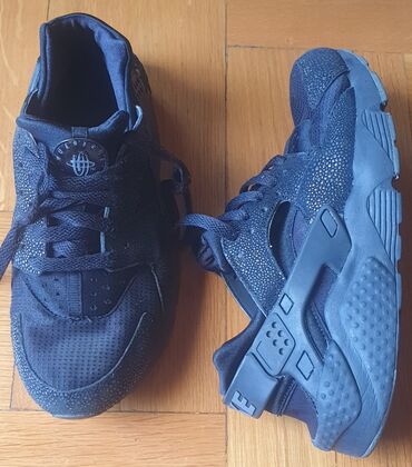 mckinley cizme za sneg: Nike, 38.5, bоја - Crna