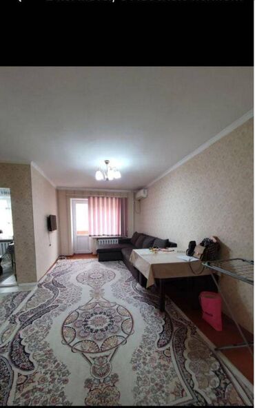 срочно сдаётся квартира маладая гвардия: 2 бөлмө, 44 кв. м, Хрущевка, 4 кабат, Косметикалык ремонт
