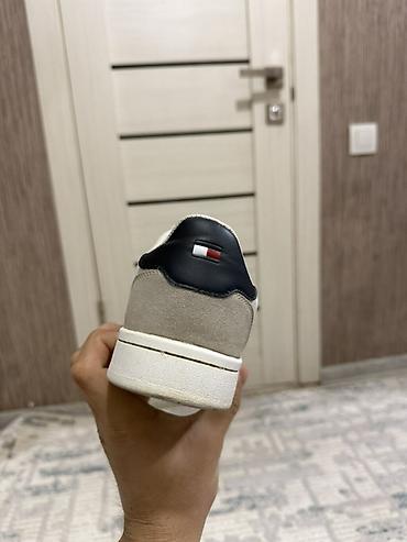 томми мол: Мужские кроссовки, 43, Tommy Hilfiger, Б/у, цвет - Белый, Самовывоз, Платная доставка — 2