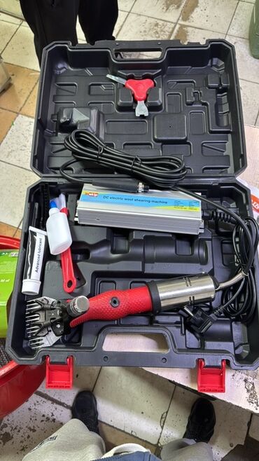 машинка для стрижки животных: Машинка для стрижки овец DC electric wool shearing machine с красной