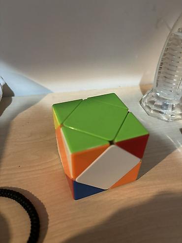 oyuncaqlar alemi: İki ədəd rəngarəng fırlanan puzzle kub dəsti. - Skewb kub: kvadrat — 2