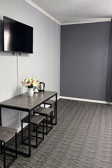 Гостиницы, отели (Посуточная аренда комнат): Гостиница в центре города! На 2гисе Осмонкула 10А На Яндексе — 5