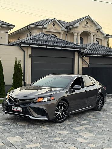 тенд на машину: Toyota Camry: 2021 г., Седан — 2