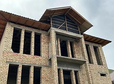 Продажа коттеджей и домов: Шикарный кирпичный дом с современным архитектурным проектом у подножия — 11