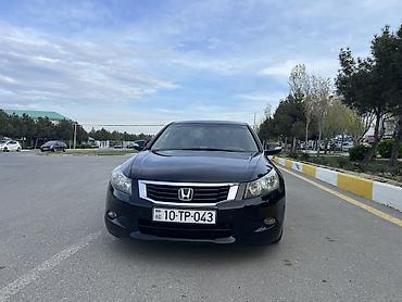 Honda: Honda Accord sedan - Korpus: 4 qapılı sedan, qara rəng - Mühərrik — 3