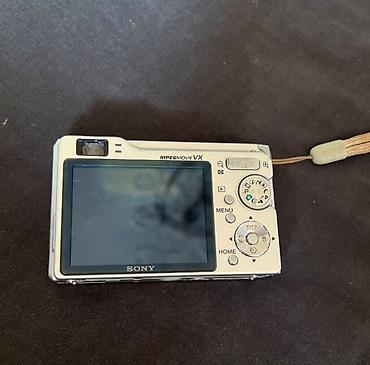 sony linza: Sony Cyber-shot rəqəmsal fotoaparat, yaddaş kartı üçün yer var. - 7.2 — 2