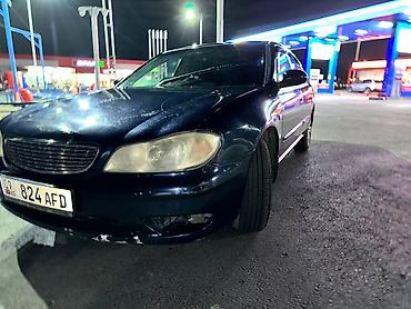 Другие автомобили: Седан бизнес‑класса темно-синего цвета. Просторный салон с мягкой — 11