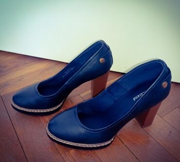 svetlo plava haljina i cipele: Salonke, Graceland, 37
