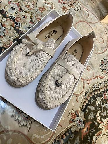 Другая женская одежда: Вся обувь 38 размера в очень хорошем состоянии Джинсы 26;27 размер — 10