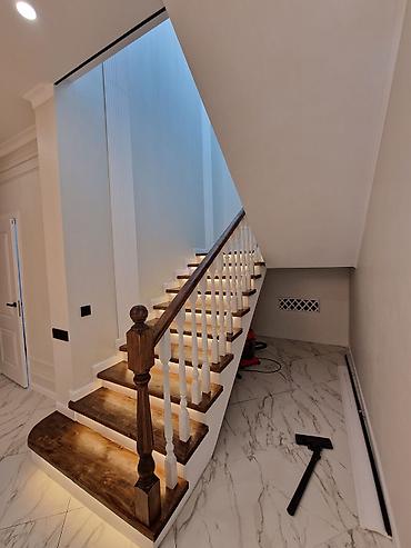 Деревянные лестницы: Деревянная лестница Для дома, Форма лестницы: Много-маршевая, Стиль: Классический — 3