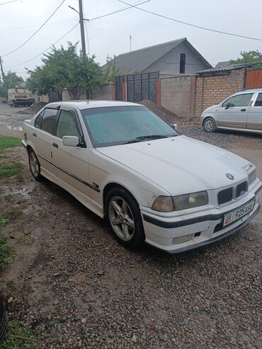 бмв 34 автомобиль: BMW 3 Series E36, седан, белый цвет. Основные особенности: - Кузов