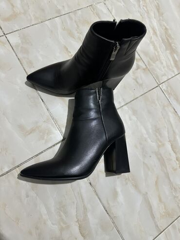 черные замшевые ботильоны: Ботинки, 36, Betsy, Б/у, цвет - Черный, Самовывоз