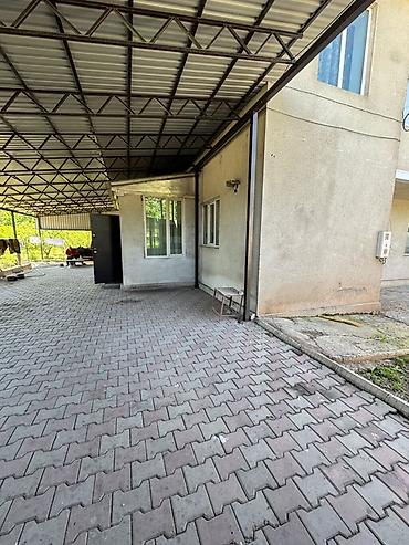 Продажа коттеджей и домов: Продаётся жилой дом с большим земельным участком и хозпостройками. с — 20