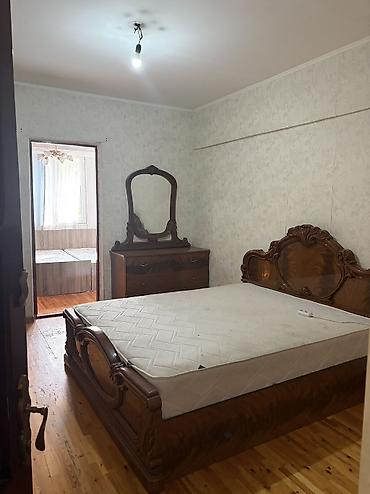 Батирлер: 3 бөлмө, 8-мкр Риелтор, Жаныбарлары жок, 1 жылдан баштап, Толугу менен эмереги бар — 5