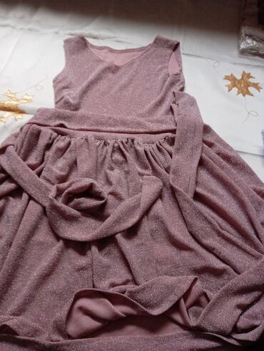 yeni dogulmus uşaq paltarlari instagram: Uşağ üçün Ziyafət donu parcası enənən matriyal DI. Yenidi(5manat)