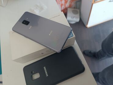samsung e900: Samsung Galaxy A8 Plus, 64 GB, rəng - Boz, Düyməli, Barmaq izi, İki sim kartlı