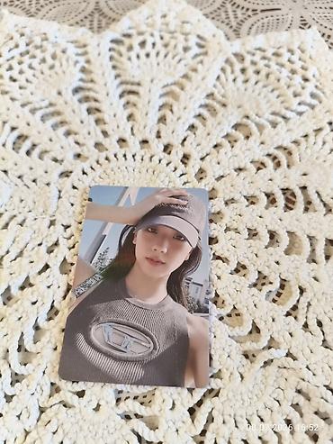 Jisoo fotokartı - Rəng: ön tərəf – yüksək keyfiyyətli fotoşəkilli