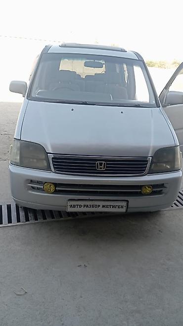 Honda Stepwgn (правый руль) — компактвэн серебристого цвета. машина на at lalafo.kg Honda Stepwgn (правый руль) — компактвэн серебристого цвета. машина на