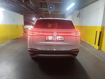 byd e1: Volkswagen ID.4: 2022 г., 0.1 л, Автомат, Электромобиль, Кроссовер — 5