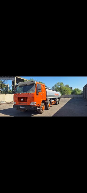 Аренда бензовоза: Топливозаправщик HOWO 6x4 - Специализированный бензовоз для перевозки