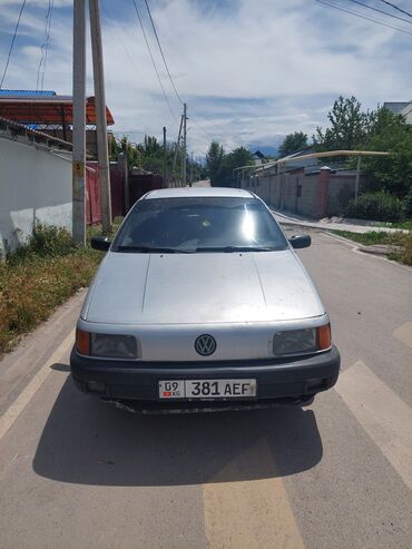 фольцваген: Volkswagen Passat: 1989 г., 1.7 л, Механика, Бензин, Седан
