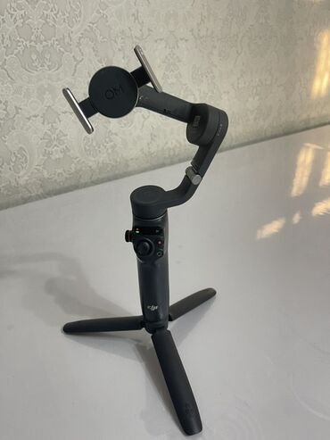Объективы и фильтры: Серый стабилизатор DJI Osmo Mobile для смартфонов. Предназначен для