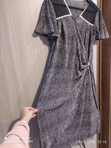 Ziyafət donları: 2 geyim hər biri tek tek 20 manat. Ikisi birgə 35 manat. Hər ikisi 46 — 5