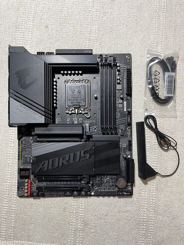 Материнские платы: Материнская плата, Б/у, Gigabyte, LGA1700, ATX, Для ПК