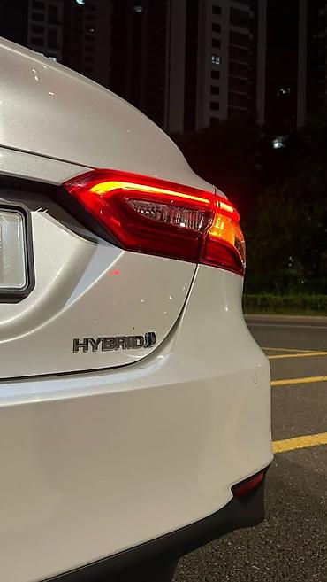 corolla 2016: Toyota Camry: 2020 г., Автомат, Гибрид, Седан — 8