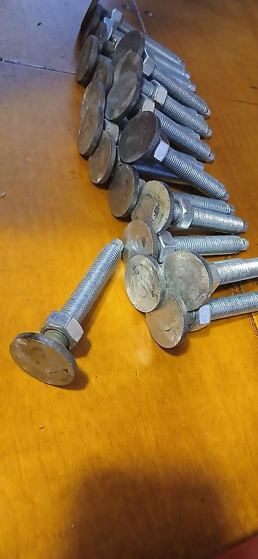 Metal bərkidici bolt dəsti satılır. Şəkildə göründüyü kimi hər bolt