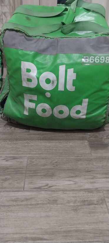 Biznes üçün program təminatı: Bolt Food çatdırılma çantası (izotermik çanta) Qeyd: Sekildede