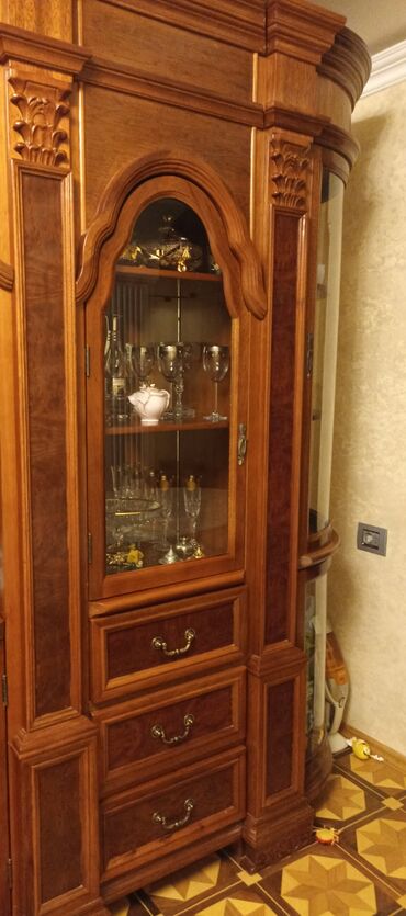 Dolablar: İşlənmiş, Açılan, Künc dolab, Servant, İtaliya — 11